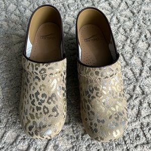 Dansko Animal print Tan Shoes Like New